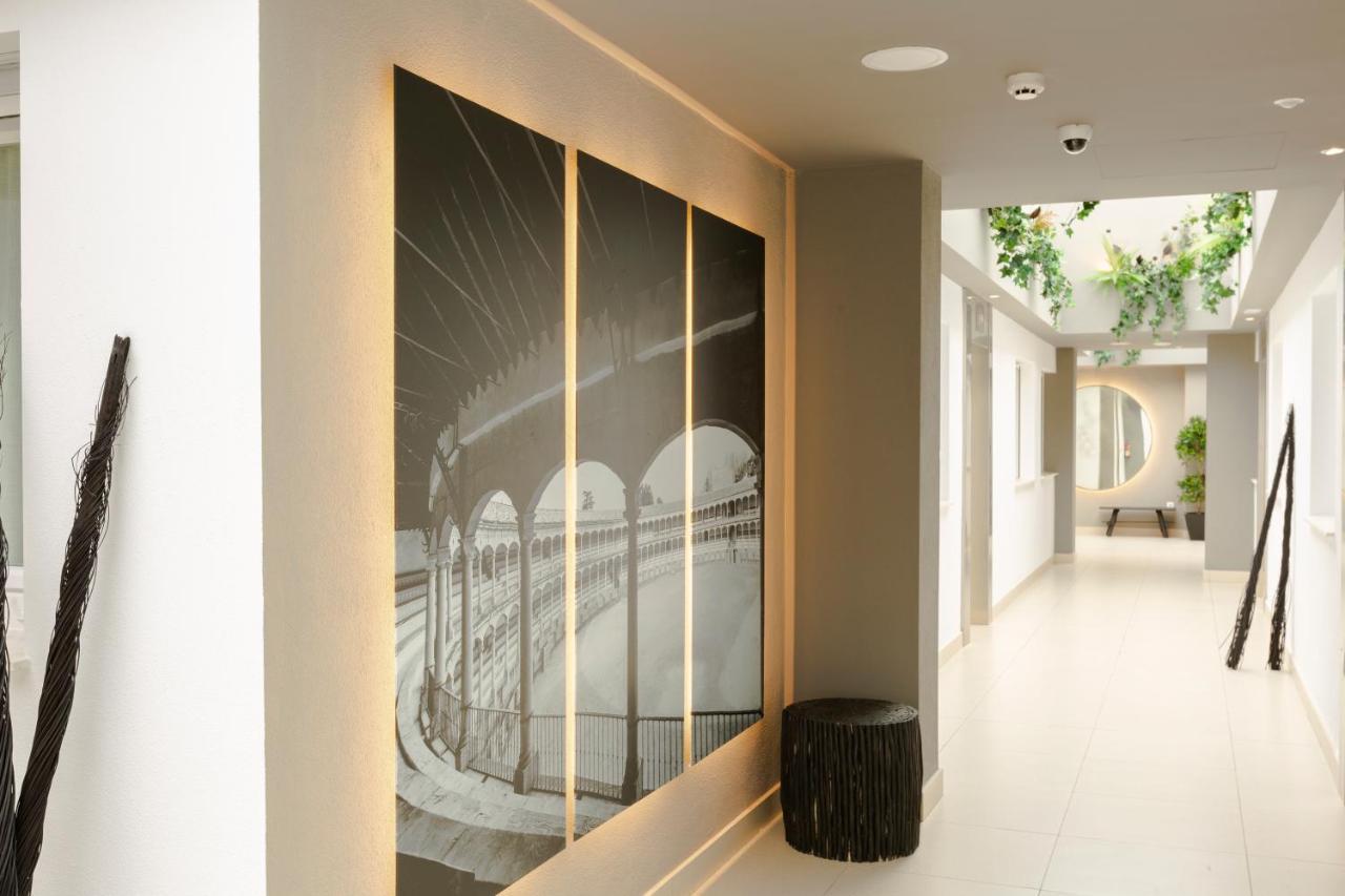 Apartamentos Martalia Arenal Ronda Ngoại thất bức ảnh